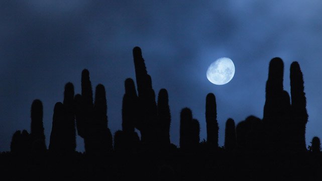 Luna llena en la Quebrada de Humahuaca, Jujuy, Argentina